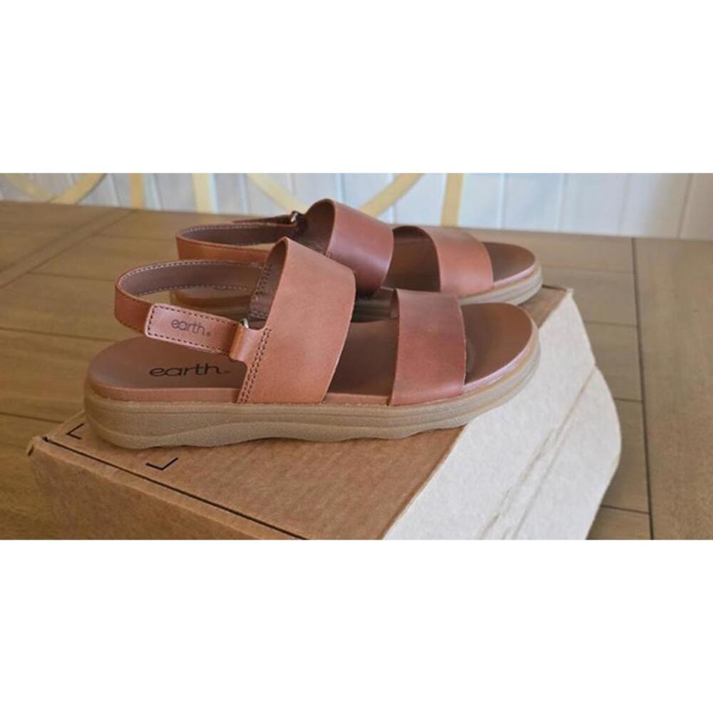 Earth Women’s Leah Round Toe Strappy Casual Flat Sandals Size 9 NWOT